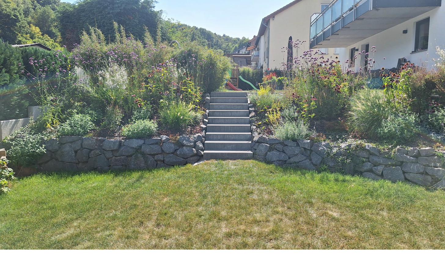 Bepflanzung und Gartengestaltung mit Splittbeeten